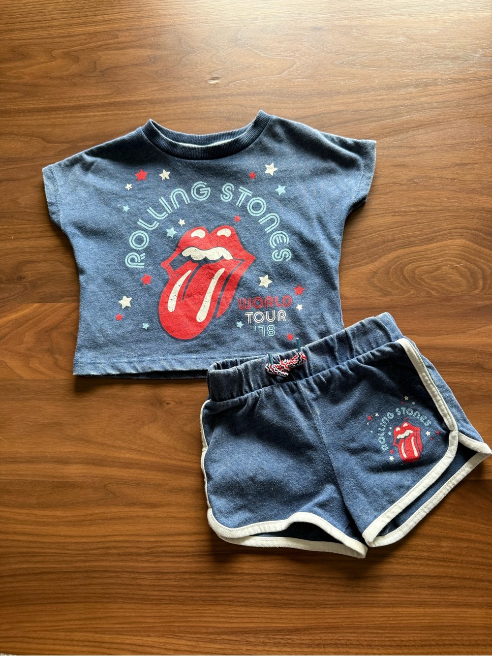 the Rolling Stones Blue & Red Graphic Tee & Shorts Matching Set - 18 Months